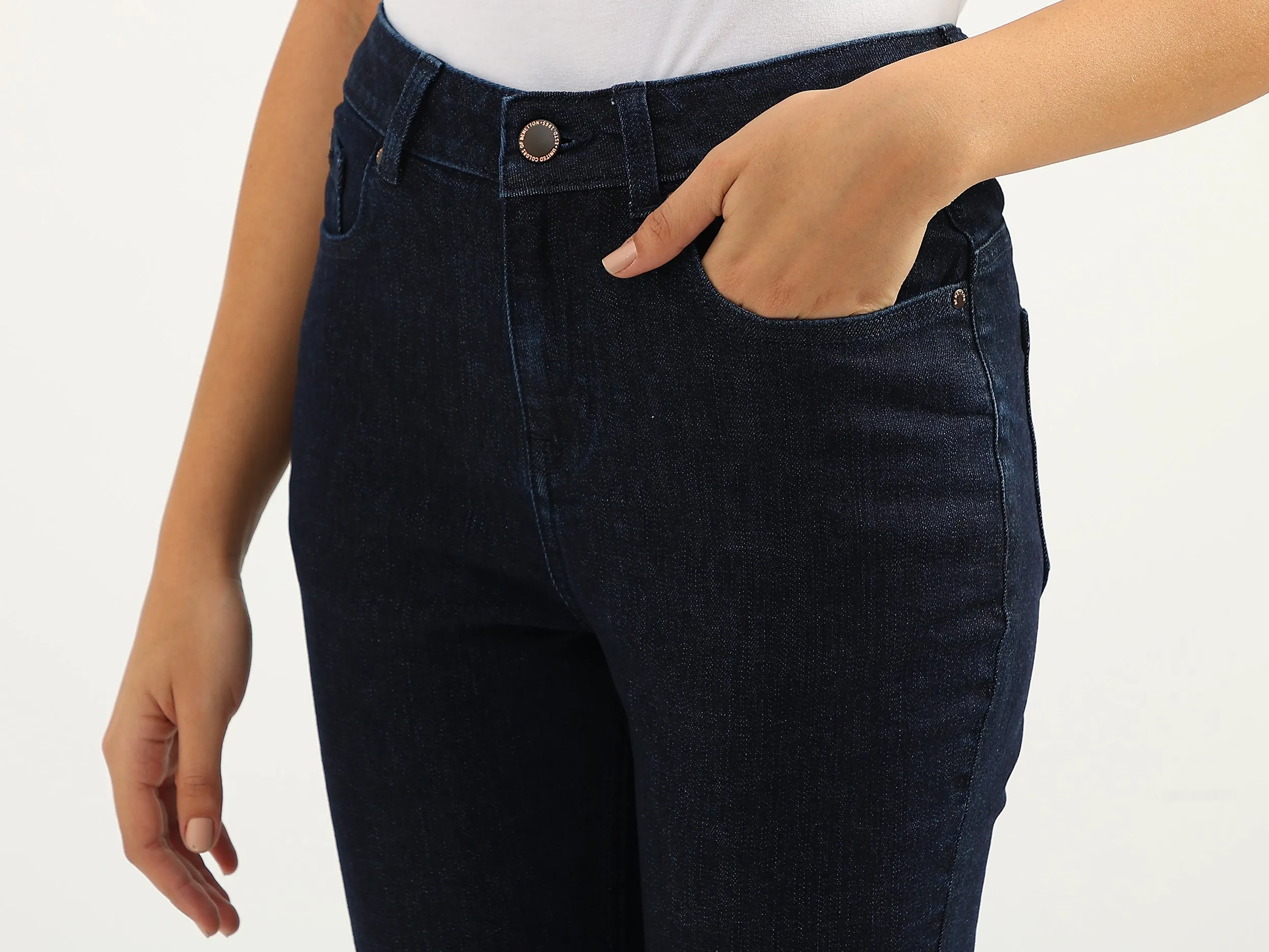 Women Solid Skinny Fit Jeans