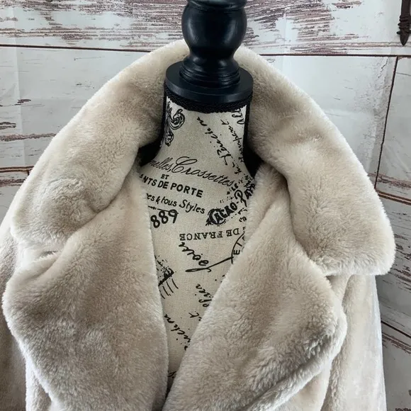 Women Who What Wear Short Tan Faux Fur Coat L