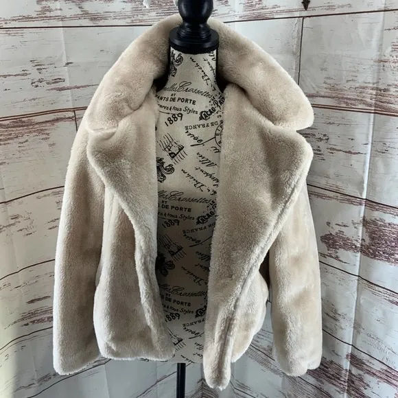 Women Who What Wear Short Tan Faux Fur Coat L