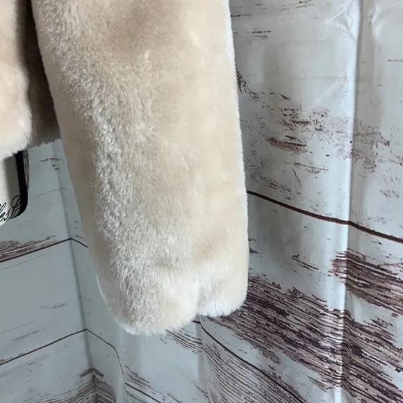 Women Who What Wear Short Tan Faux Fur Coat L