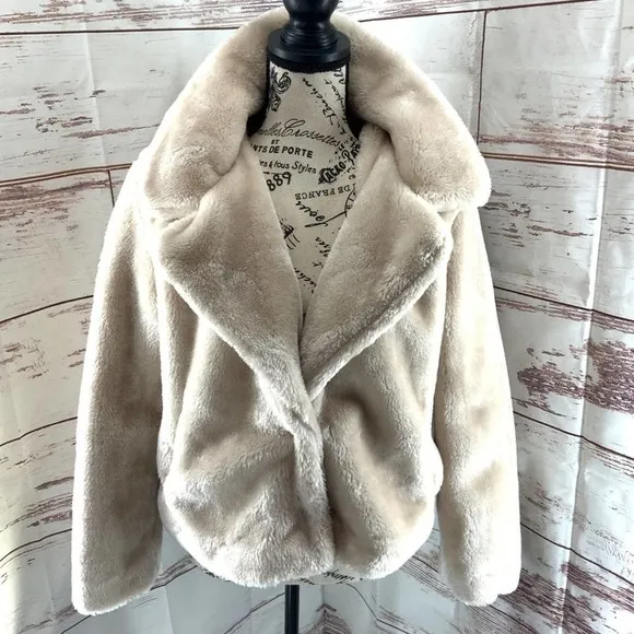 Women Who What Wear Short Tan Faux Fur Coat L