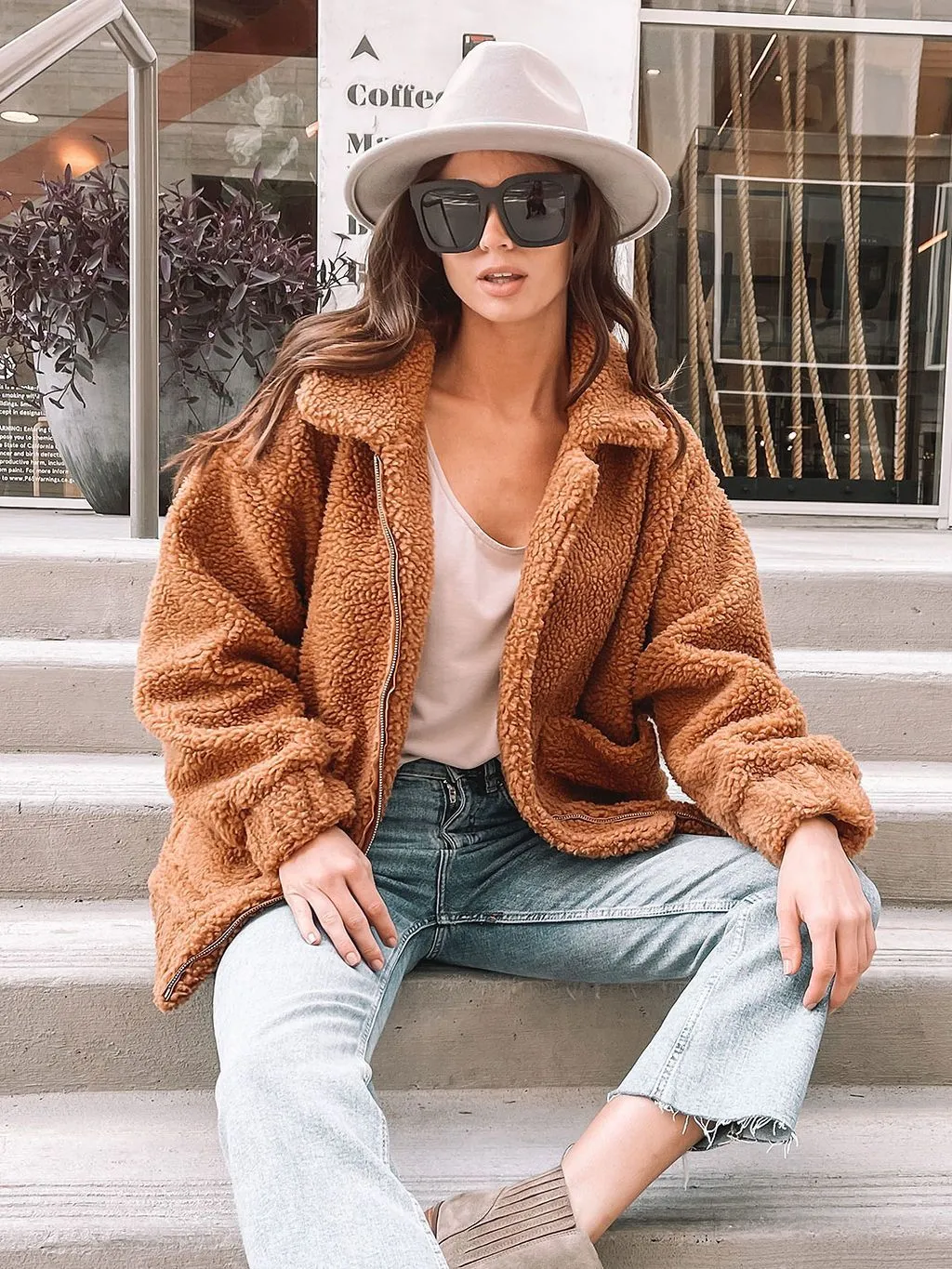 WOMEN'S LONG SLEEVEFRONT POCKETS ZIPPER CLOSURE SHERPA JACKET