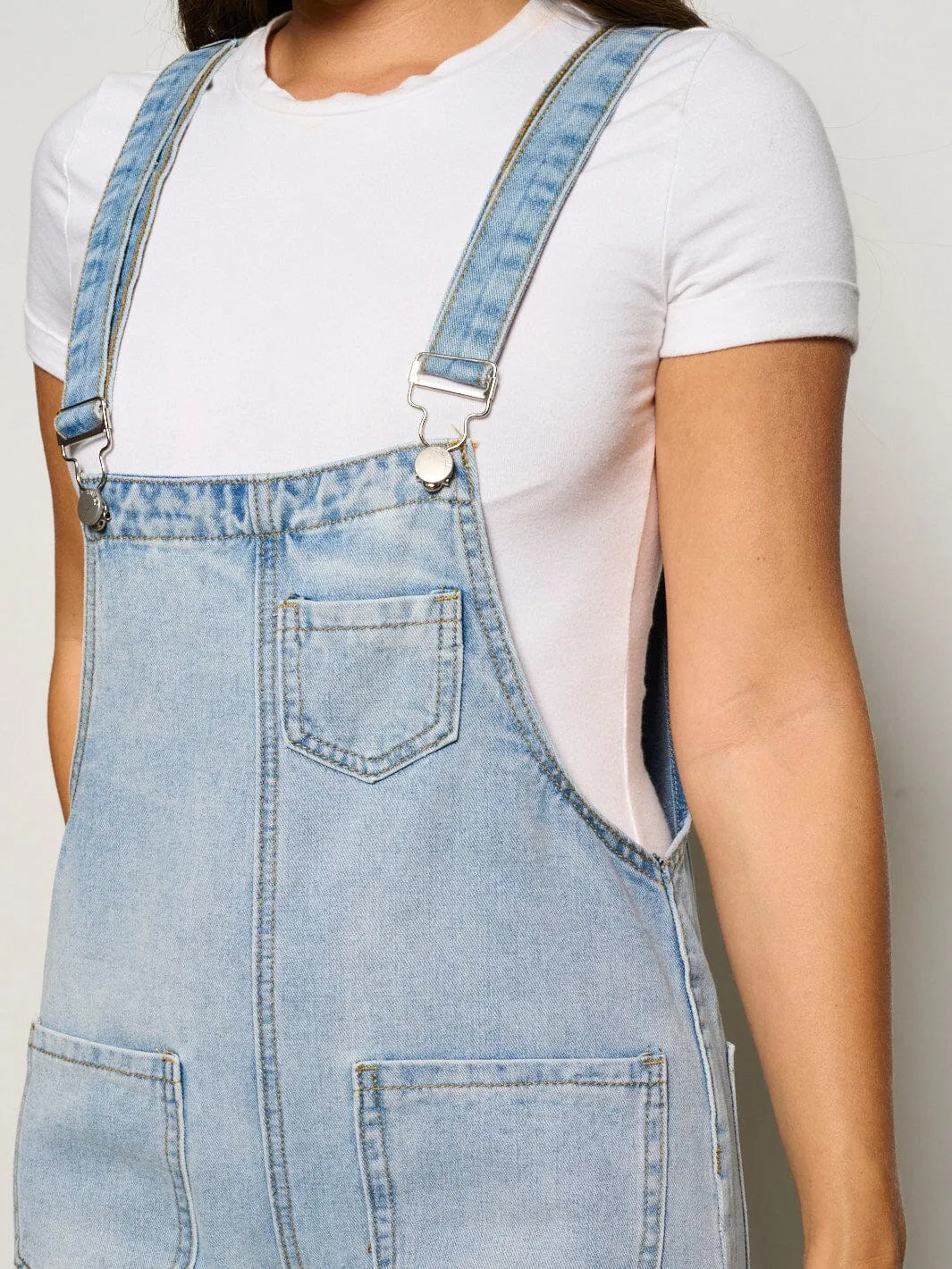 WOMEN'S SLEEVELESS POCKETS DISTRESSED DENIM OVERALL