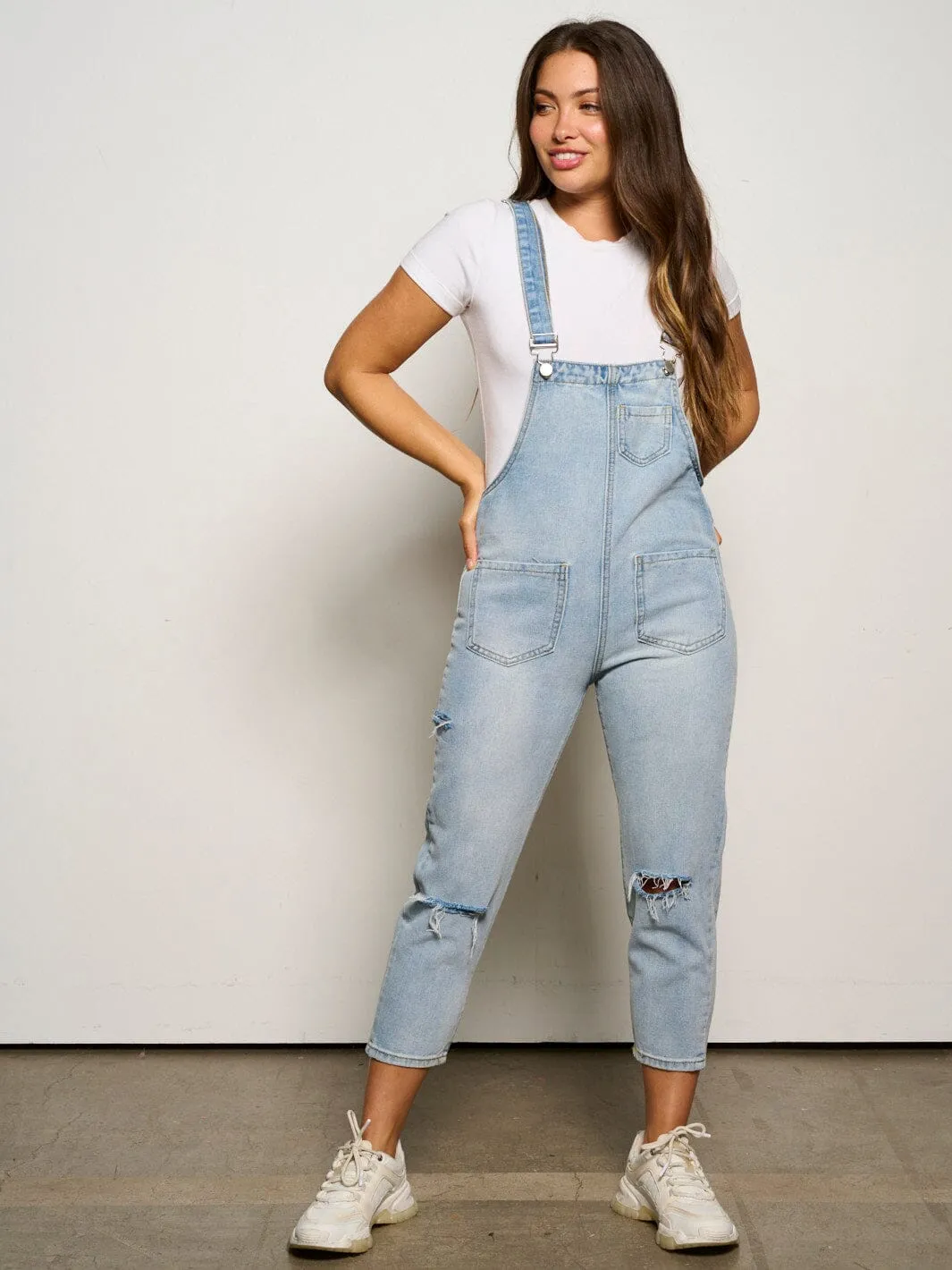 WOMEN'S SLEEVELESS POCKETS DISTRESSED DENIM OVERALL